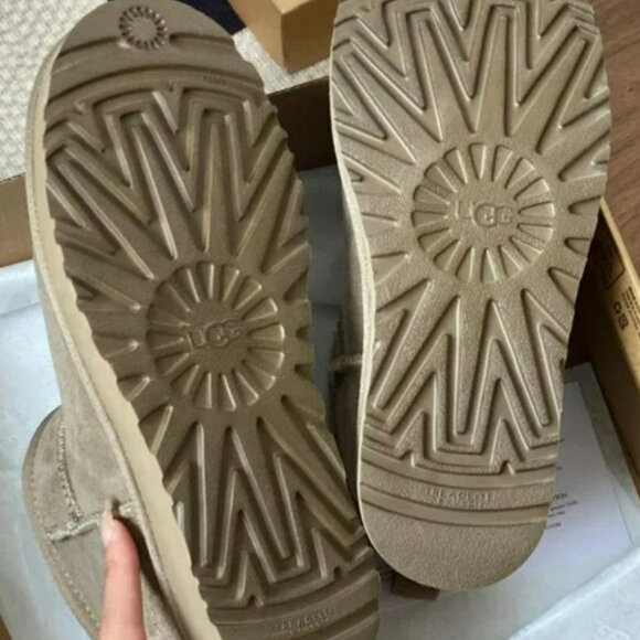 UGG Classic Ultra Mini Boots - Picture 6 of 6